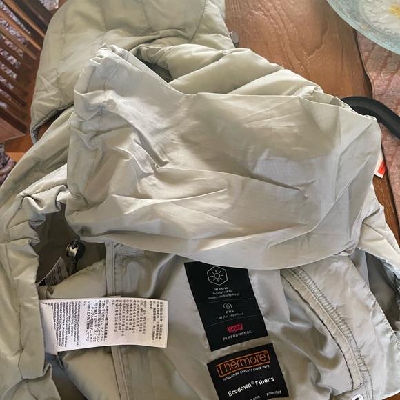 Levi’s NWT Sz Med Edie packable jacket; lightweight, synthetic down puffer - Picture 10 of 14